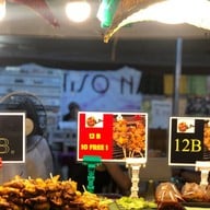 ไส้ย่างยัดไข่ไส้ย่างL.a ไส้ย่างยัดไข่ในนามไส้ย่างแอลเอเจ้าแรกตลาดนัดรถไฟรัชดา