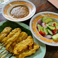 ก๋วยเตี๋ยวเรือห้อยขา สันกำแพง