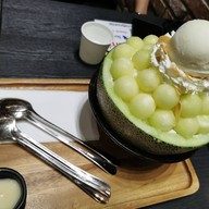 Hollys Coffee the street รัชดา
