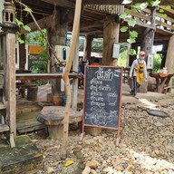 ก๋วยเตี๋ยวเรือห้อยขา สันกำแพง