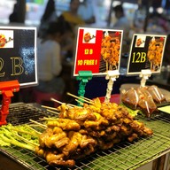 ไส้ย่างยัดไข่ไส้ย่างL.a ไส้ย่างยัดไข่ในนามไส้ย่างแอลเอเจ้าแรกตลาดนัดรถไฟรัชดา