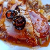 เมนูของร้าน ข้าวหมูแดงหมูกรอบราชบุรี