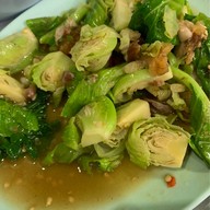 ข้าวต้ม เก้าอี้ขาว