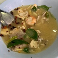 ข้าวต้ม เก้าอี้ขาว