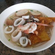 เมนูของร้าน อ้วน ก๋วยเตี๋ยวทะเล