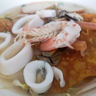 เมนูของร้าน อ้วน ก๋วยเตี๋ยวทะเล