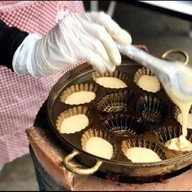โกเอ็ม ขนมไข่เตาถ่าน หน้าสนามกีฬาสุระกุล