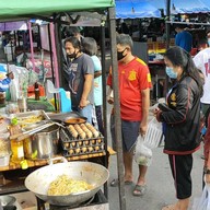 เมนูของร้าน ผัดไทครูแอ๊ด ตลาดเลียบรถไฟบางปะอิน