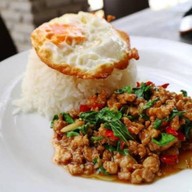 ร้านป้าดอนอาหารตามสั่งสีชมพู