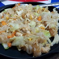 ใหญ่สุกี้กระทะร้อน วันทูทรี