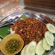 อิ่มกะเพราถาด ชั้น G กาดหลวงแอร์พอร์ต