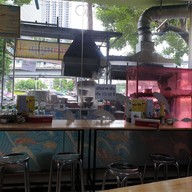 บรรยากาศ 4 แยก 3 ย่าน ราดหน้าหมูนุ่ม