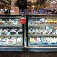 Eat Me Bakery The Mall Korat เดอะมอลล์ นครราชสีมา ชั้น 1หลังน้ำตกหน้าลิฟท์ก่อนถึงศูนย์อาหาร