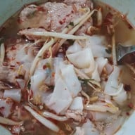 ก๋วยเตี๋ยวใจป้ำ ต้มยำหมูเด้งรสจัดจ้าน ย่านนครชัยศรี