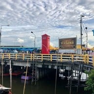 ตลาดนัดอาหารทะเล ท่าเรือพลี