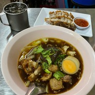 เมนูของร้าน ก๋วยจั๊บยืนพื้น(สี่แยกพรานนก) -