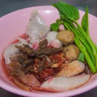 ก๋วยเตี๋ยวลูกชิ้นปลานายใบ้ ในปั๊มบางจากซอยวัดลาดปลาดุก