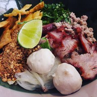 ก๋วยเตี๋ยวปุ๊ หลังศาลากลางพิษณุโลก