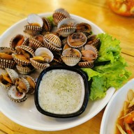 ตำครกแตก เจ๊ตรี ตลาดเดินเล่น
