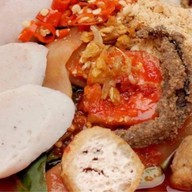 ก๋วยเตี๋ยวลูกชิ้นปลานายใบ้ ในปั๊มบางจากซอยวัดลาดปลาดุก