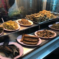 ข้าวต้มแม่อนงค์ (เจ้าเก่าริมเขื่อน)