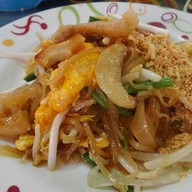 เมนูของร้าน ผัดไทยแม่ทองใบ ตลาดโต้รุ่งศาลเจ้า