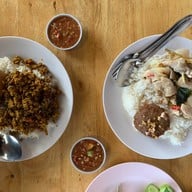 ข้าวแกงเปิดหม้อ สาขาอ้อมน้อย