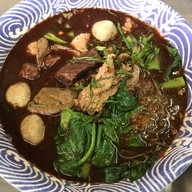 เมนูของร้าน ก๋วยเตี๋ยวเรือเฉินหลง ถนนแสงจันทร์