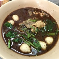 เมนูของร้าน ก๋วยเตี๋ยวเรือเฉินหลง ถนนแสงจันทร์