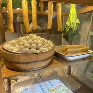 ลิ้มเหล่าซา Mahanakorn Thai Taste Hub