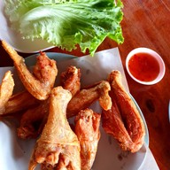 ส้มตำเจ๊ลักษณ์
