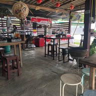 ก๋วยเตี๋ยวเนื้อโกเบ โรงเตี๊ยมสีแดง