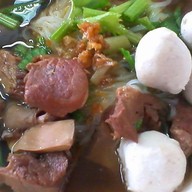ก๋วยเตี๋ยวหมูตุ๋น
