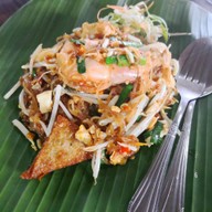 ผัดไทอิงธารา