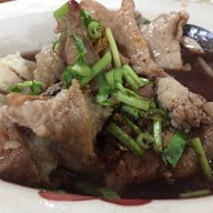 เมนูของร้าน เจ๊ดินก๋วยเตี๋ยวเรือหัวหินเข้าวัง