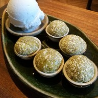 ขนมข้าวตอกตั้ง+เจลาโต้มะพร้าวอัญชัน