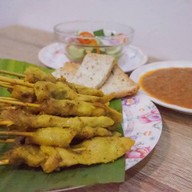 10เต็ม10หมูสะเต๊ะ ลาดกระบัง × เปี๊ยกส้มตำ อาหารตามสั่ง