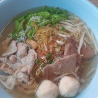 ร้านก๋วยเตี๋ยวรสเลิศ สันติธรรม