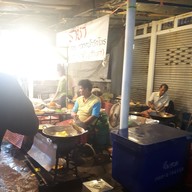 บรรยากาศ ราชา ขนมเบื้องไข่ลอย ตลาดวัดไทร