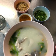 เมนูของร้าน ข้าวต้มปลา หัวปลาหม้อไฟมหาลาภ