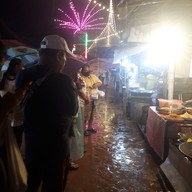 บรรยากาศ ราชา ขนมเบื้องไข่ลอย ตลาดวัดไทร