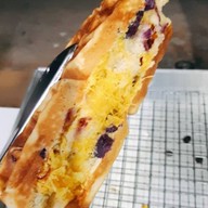 ภูเวียงเบเกอรี่ วาฟเฟิลไส้แตก&เครปเย็นได้ทะลัก