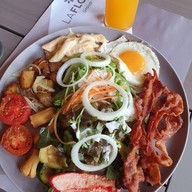 เมนูของร้าน SIRE Beachfront Restaurant เขาหลัก