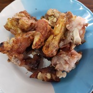 เมนูของร้าน ลุงเสิร์ฐ หมูย่าง แม่จัน