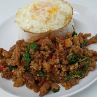 กะเพราข้างบ้าน Food court ตลาดเมืองทอง