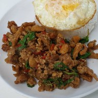 กะเพราข้างบ้าน Food court ตลาดเมืองทอง