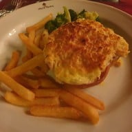 เมนูของร้าน Neil's Tavern Restaurant ร่วมฤดี