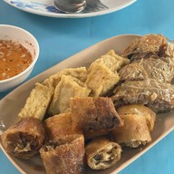 ครัวแต้จิ๋ว คั่วไก่ หมูแดงเตาถ่าน  since 1973 นิมิตใหม่