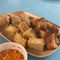 ครัวแต้จิ๋ว คั่วไก่ หมูแดงเตาถ่าน  since 1973 นิมิตใหม่