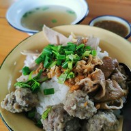 เมนูของร้าน โกปี๊ 咖啡 อาหารเช้านิมมาน